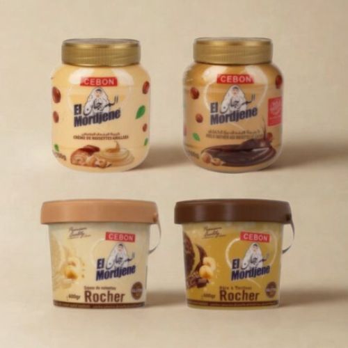 4 pots de pâtes à tartiner el mordjene de goûts différents sur fond couleur crème