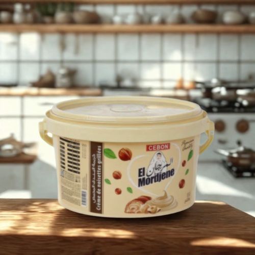 Pot de pâte à tartiner Bueno version 2.5kg, dans une cuisine