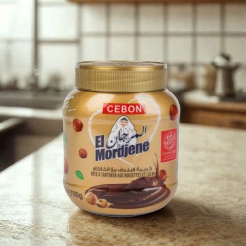 Pot de pâte à tartiner Noisette & Cacao, version 600g dans une cuisine